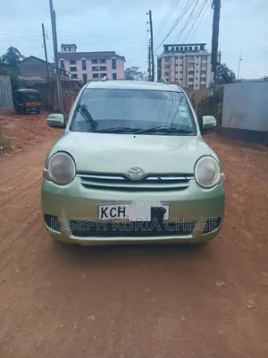 Toyota Sienta 2010 Green