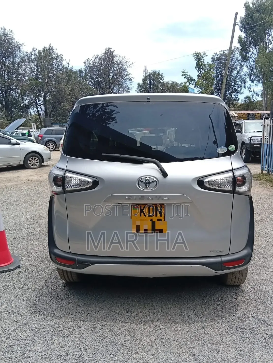 Toyota Sienta 2016 Silver
