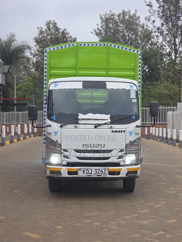 Isuzu NMR 2022 White