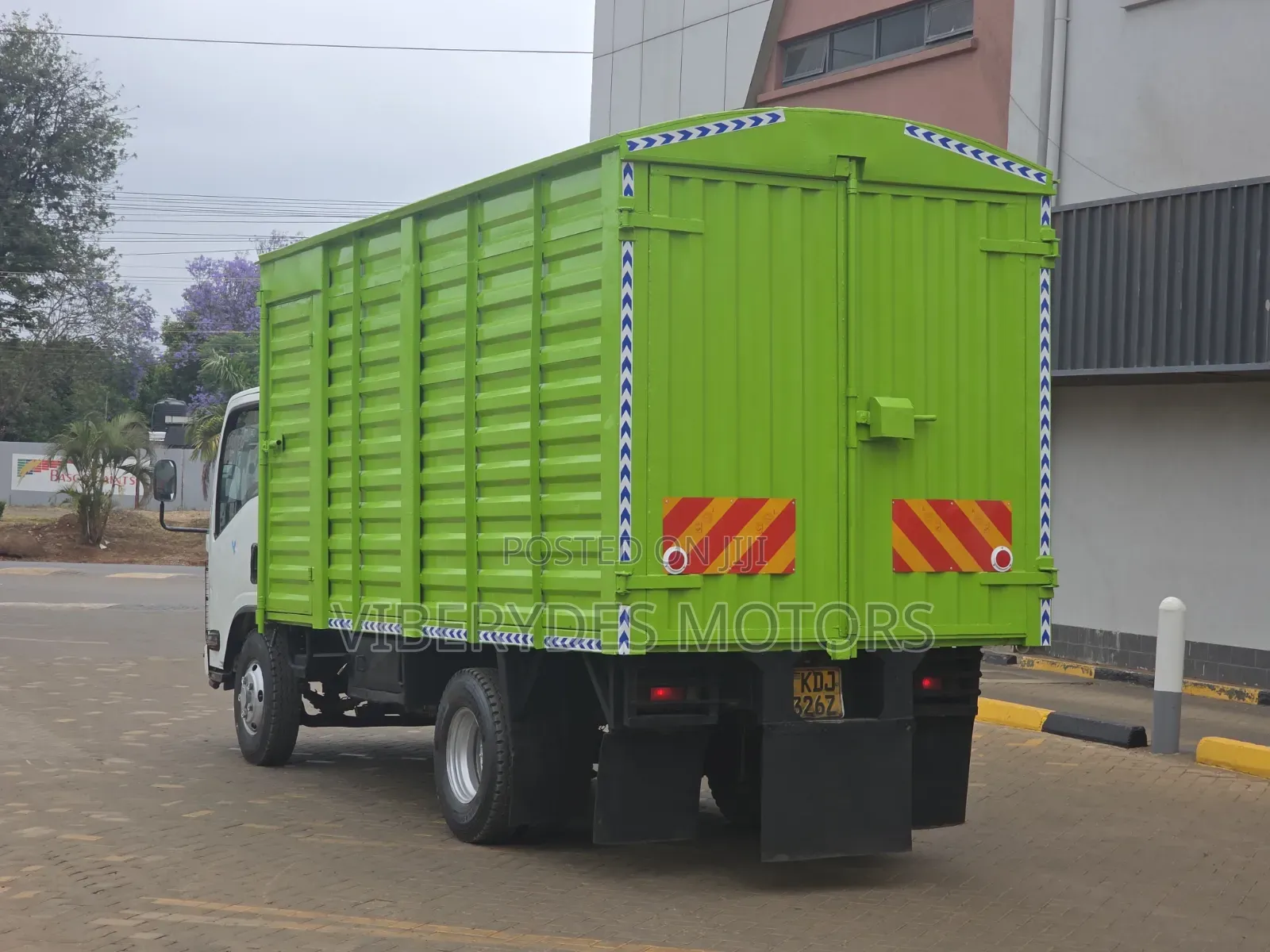 Isuzu NMR 2022 White
