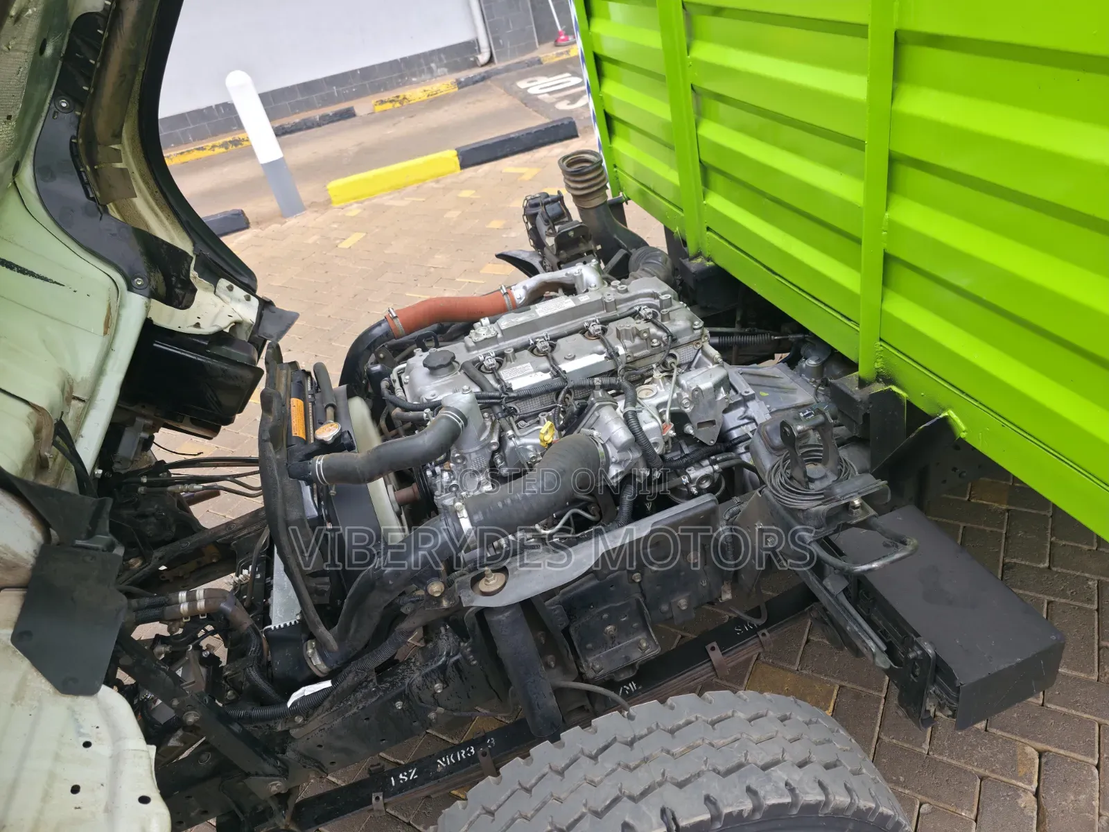 Isuzu NMR 2022 White