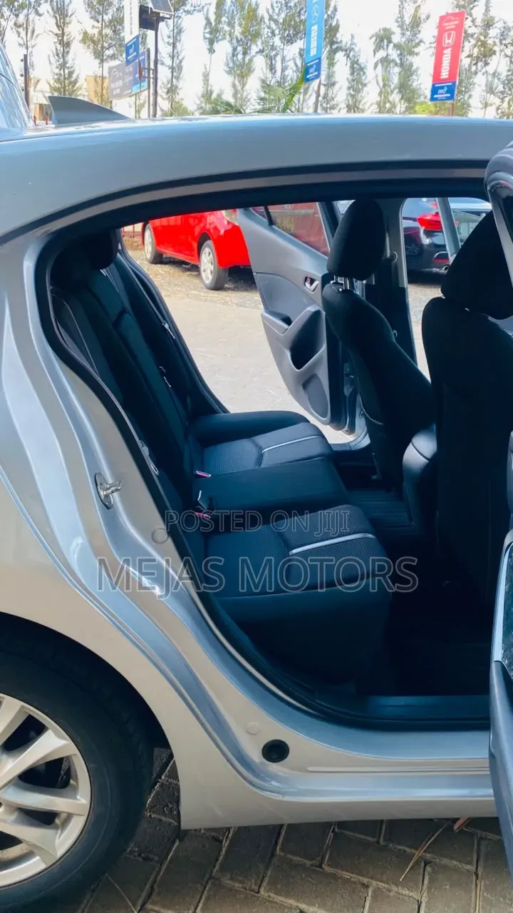 Mazda Axela 2018 Silver