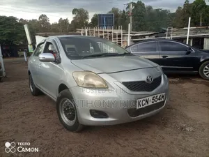 Toyota Belta 2011 Silver