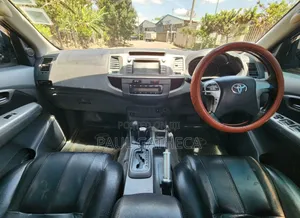 Toyota Hilux 2012 Black
