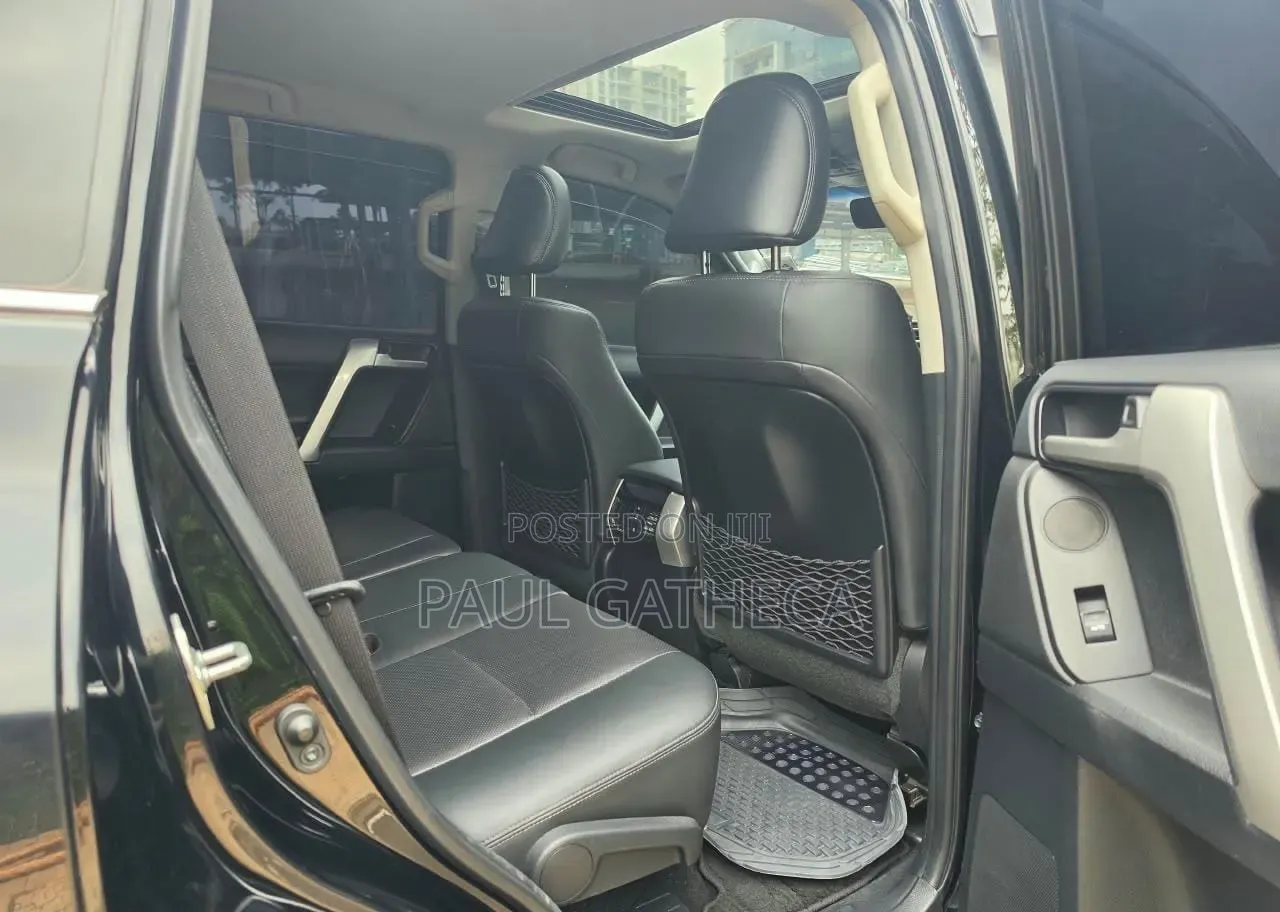 Toyota Hilux 2012 Black
