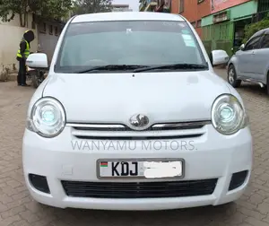 Toyota Sienta 2015 White