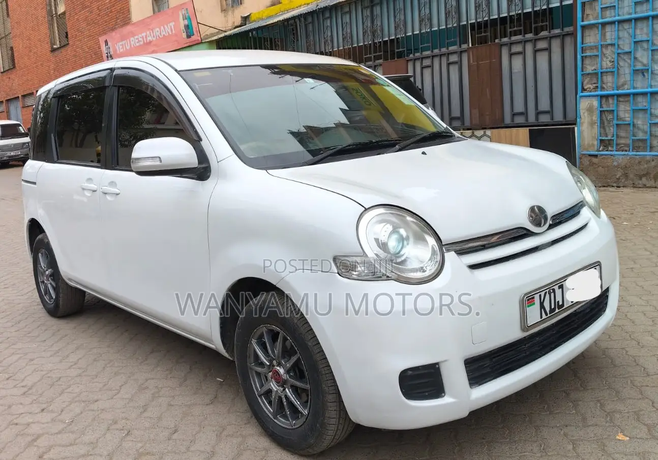 Toyota Sienta 2015 White