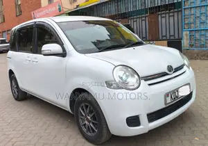 Toyota Sienta 2015 White