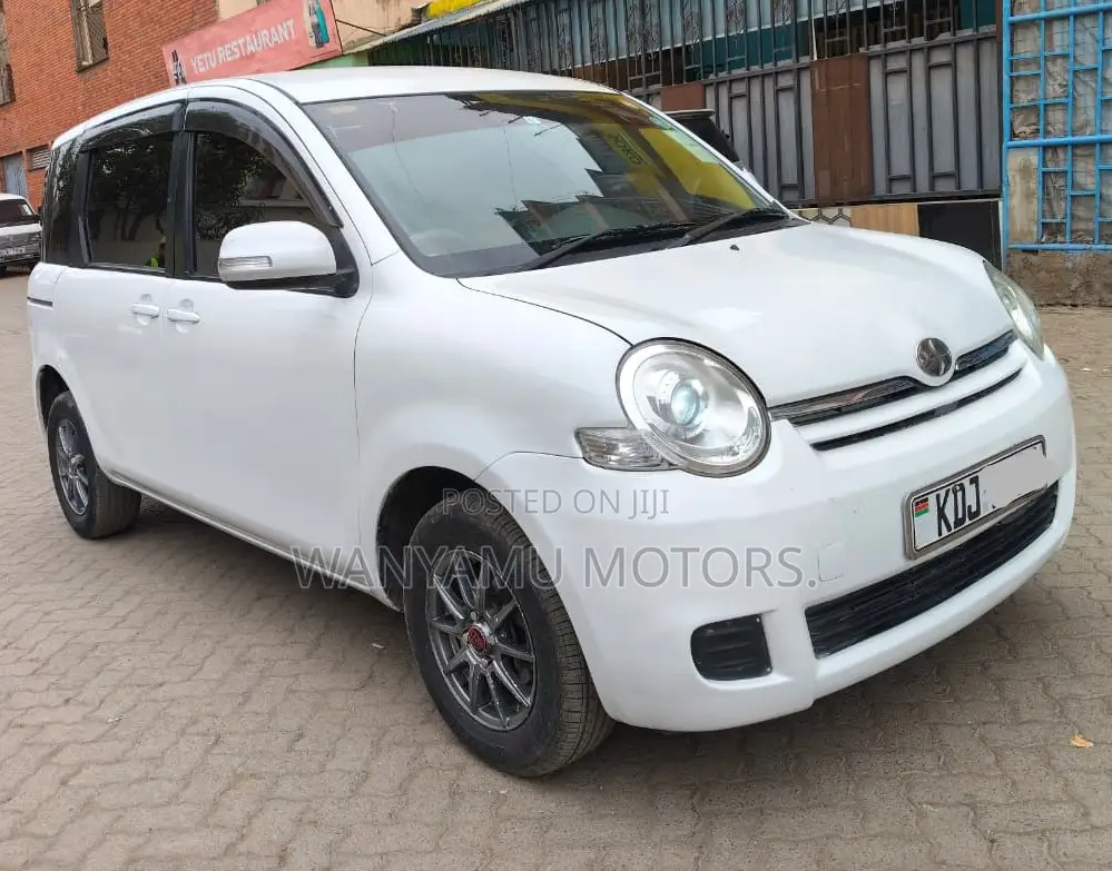 Toyota Sienta 2015 White