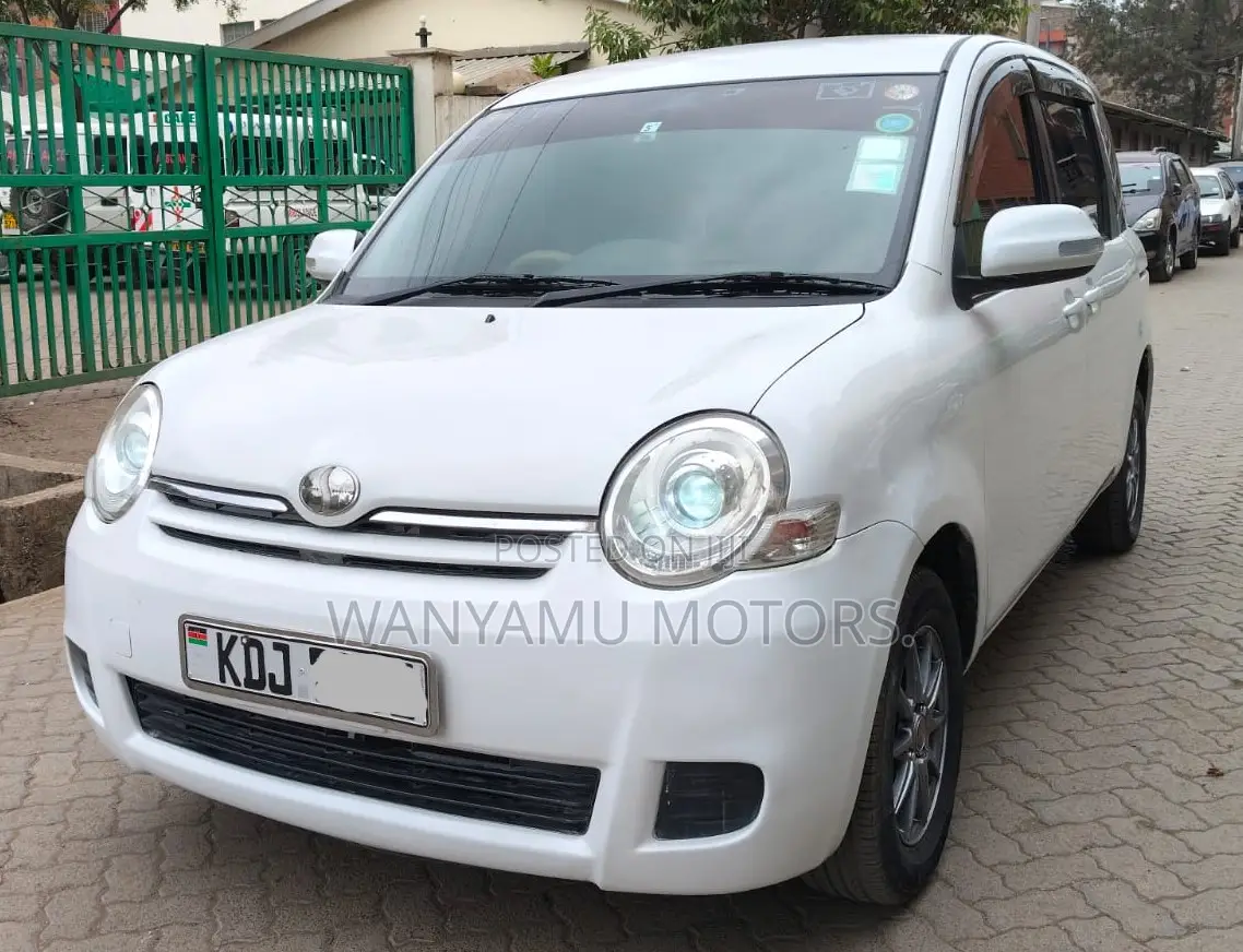 Toyota Sienta 2015 White