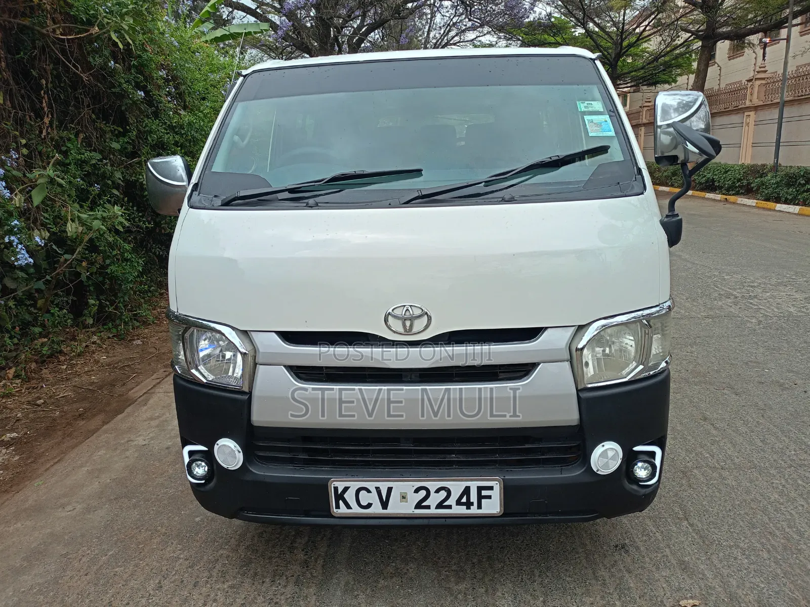 Toyota HiAce 2013 White