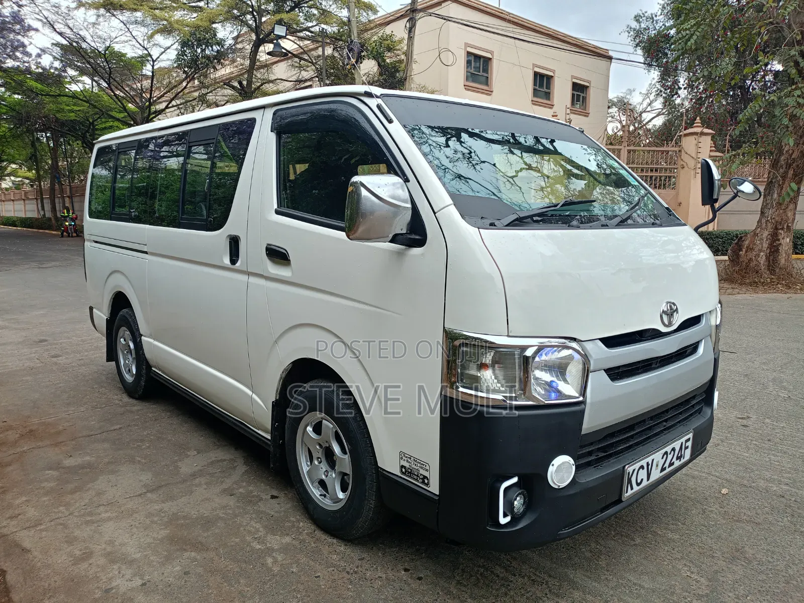 Toyota HiAce 2013 White