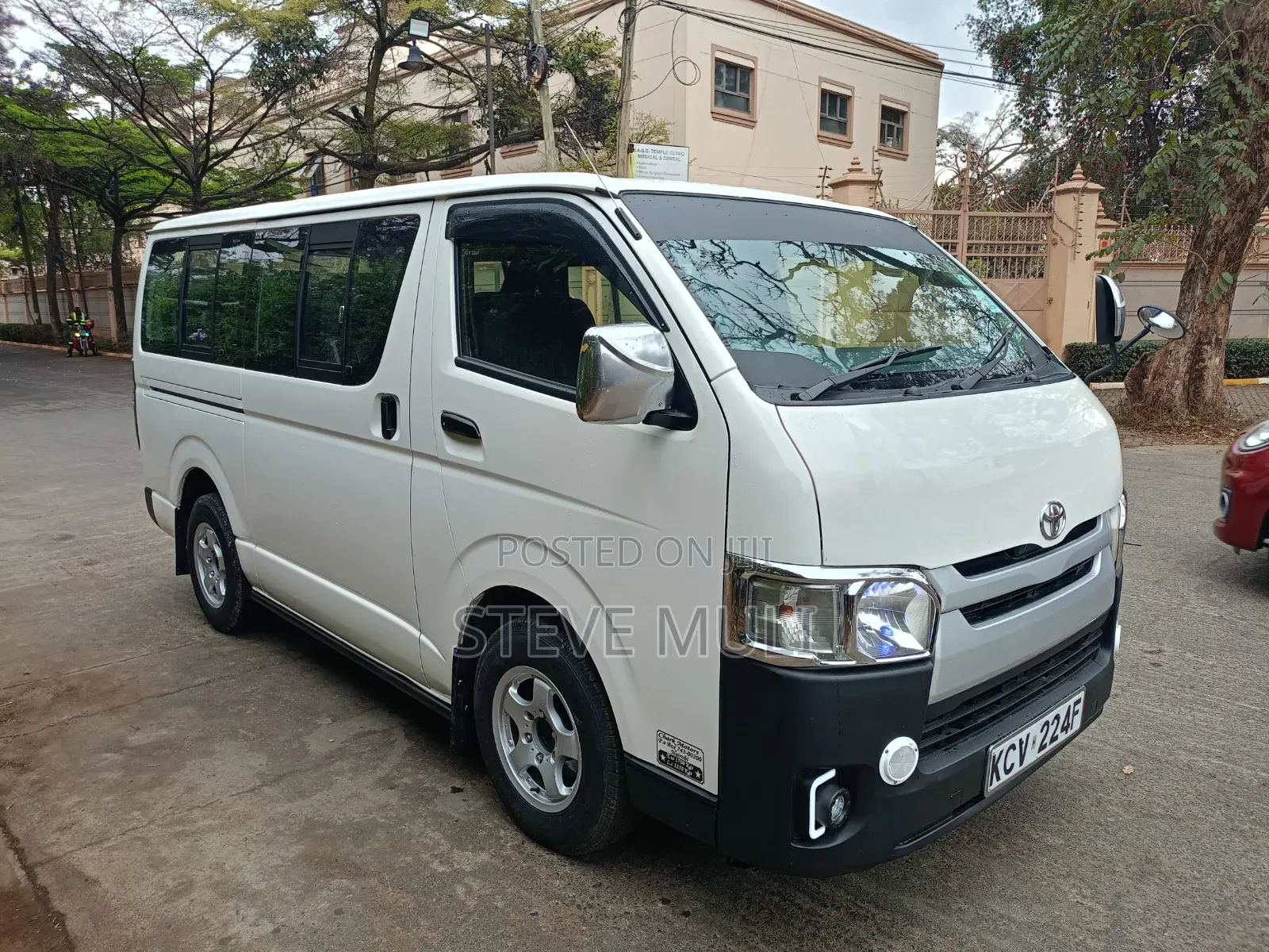 Toyota HiAce 2013 White