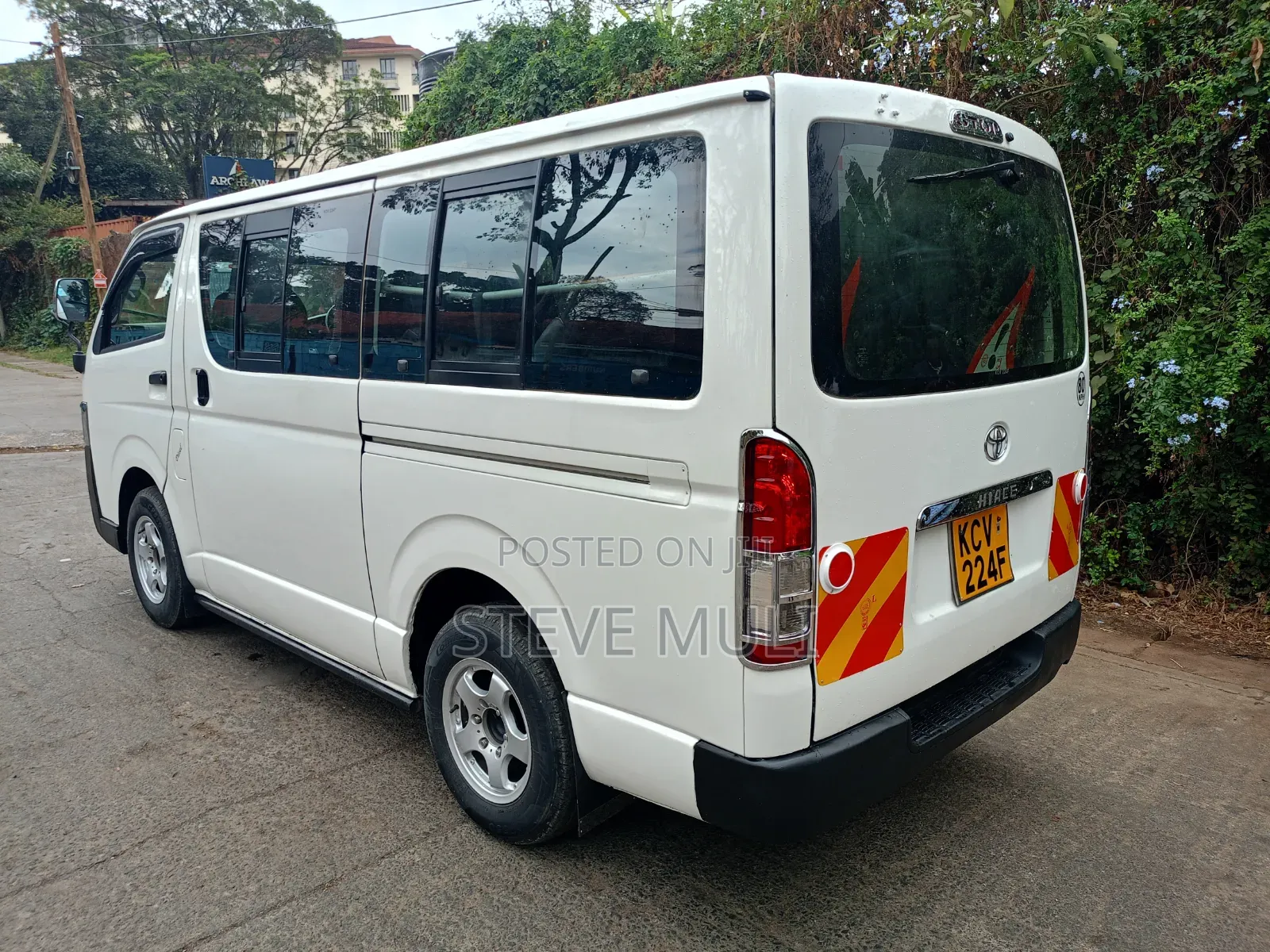 Toyota HiAce 2013 White