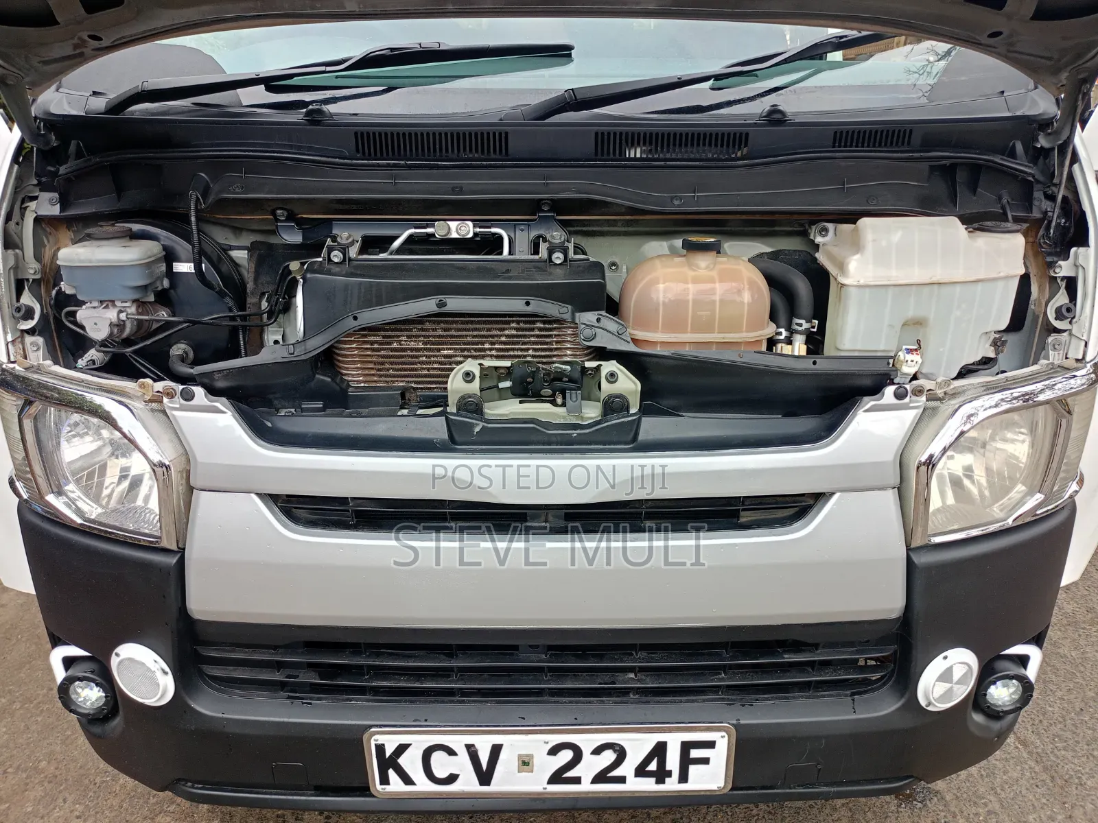 Toyota HiAce 2013 White