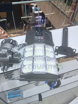 AI Solar Security Camera 300W for Gates, Driveways and Entrances
