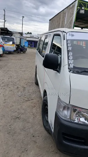 Toyota HiAce 2010 White