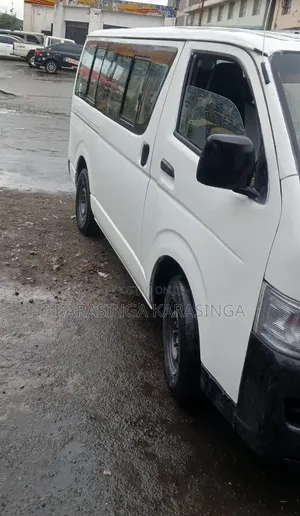 Toyota HiAce 2010 White