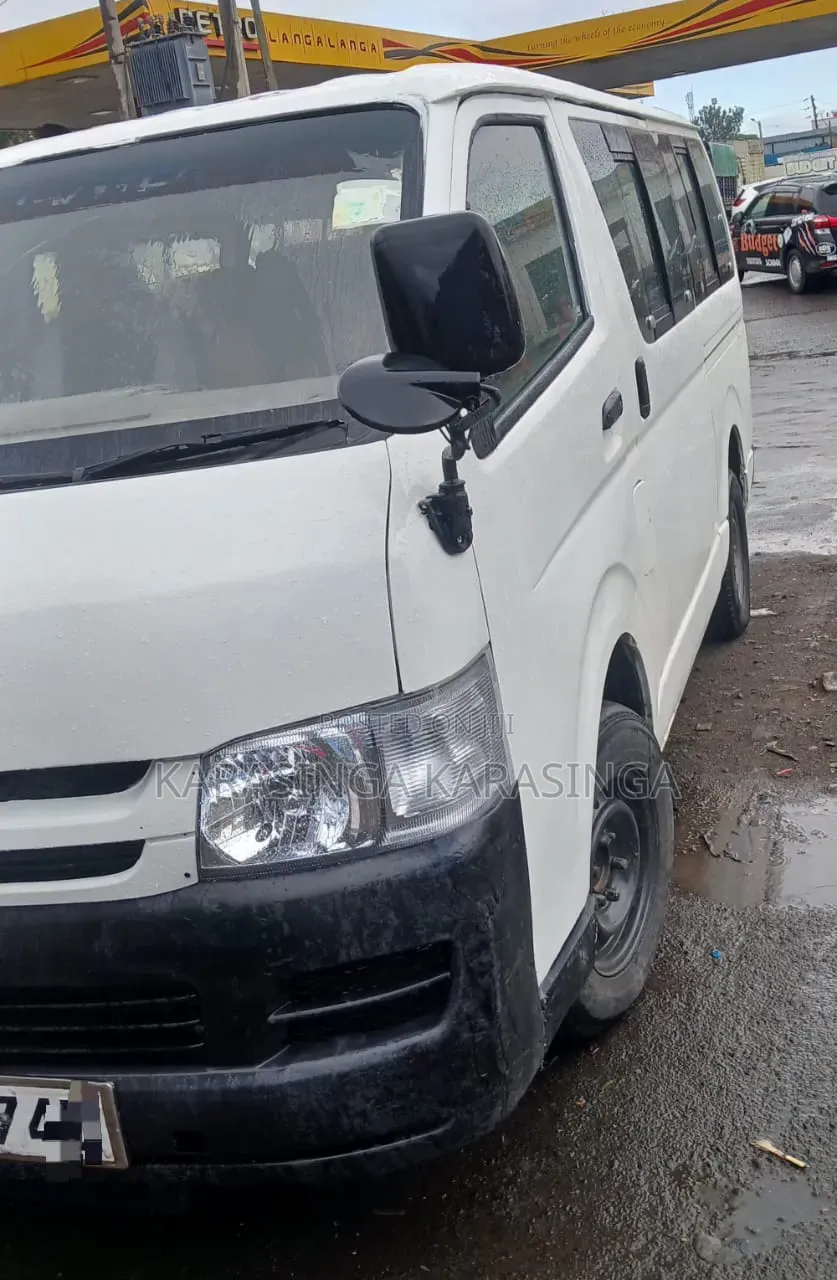 Toyota HiAce 2010 White