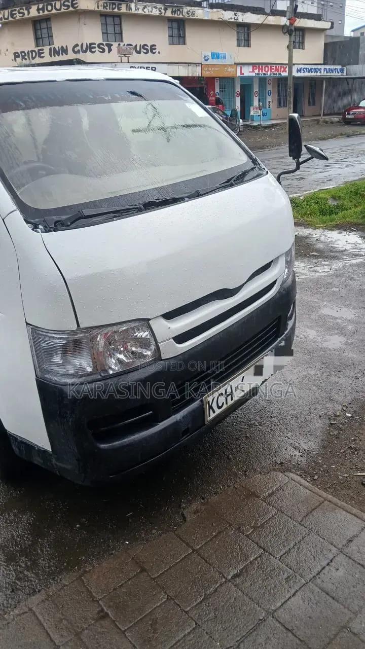 Toyota HiAce 2010 White