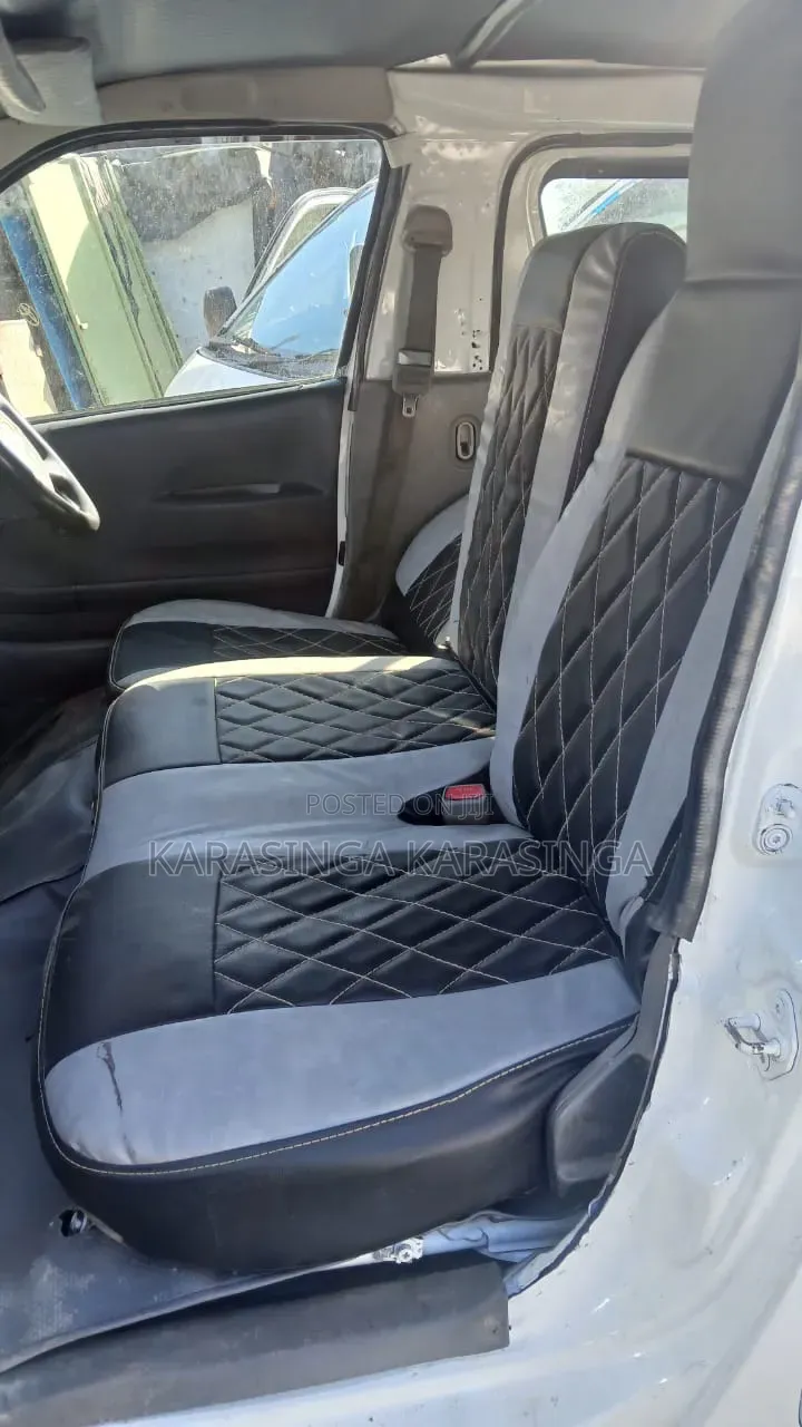 Toyota HiAce 2010 White