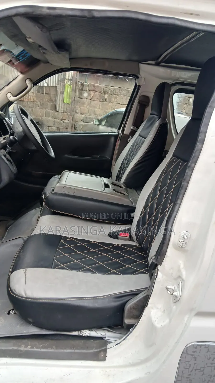 Toyota HiAce 2010 White