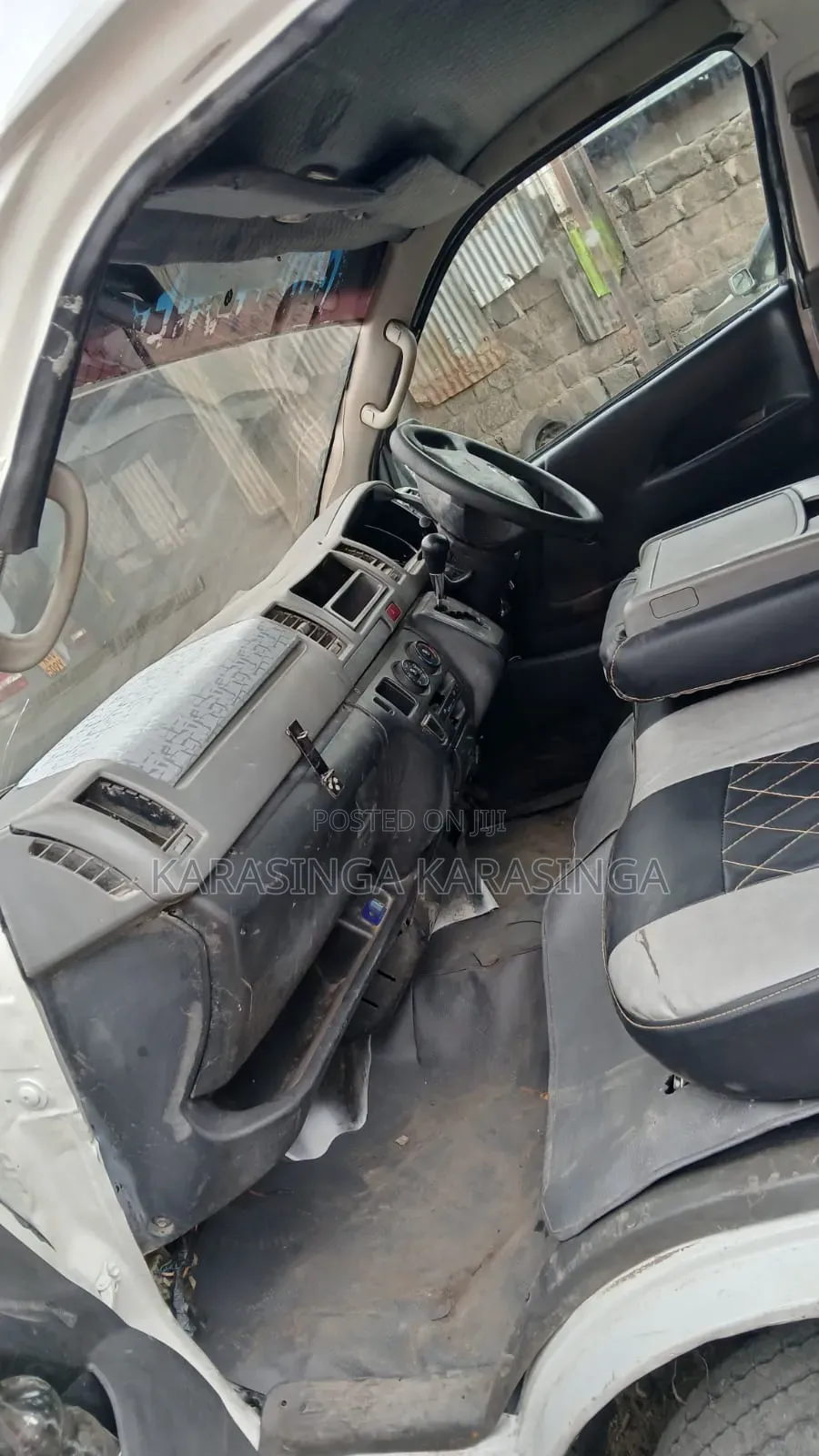 Toyota HiAce 2010 White