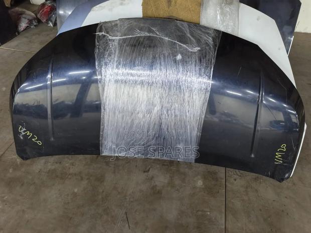 Honda Vezel Bonnet - main view