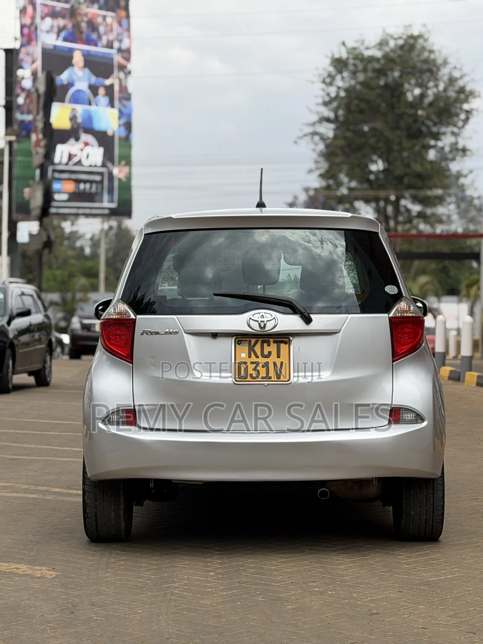 Toyota Ractis 2012 Silver