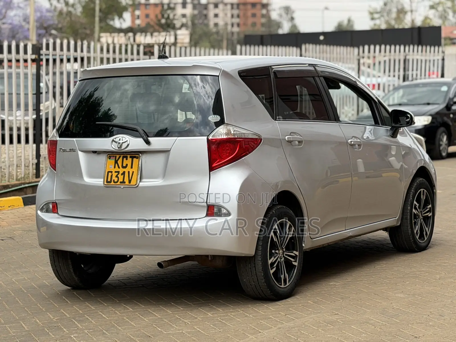 Toyota Ractis 2012 Silver