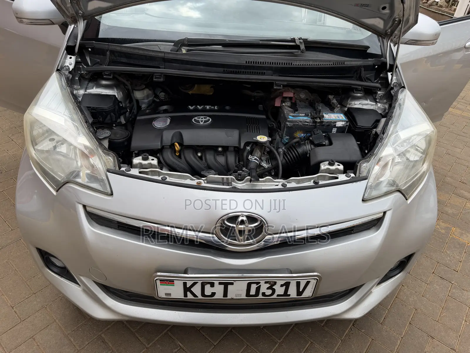 Toyota Ractis 2012 Silver