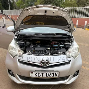 Toyota Ractis 2012 Silver