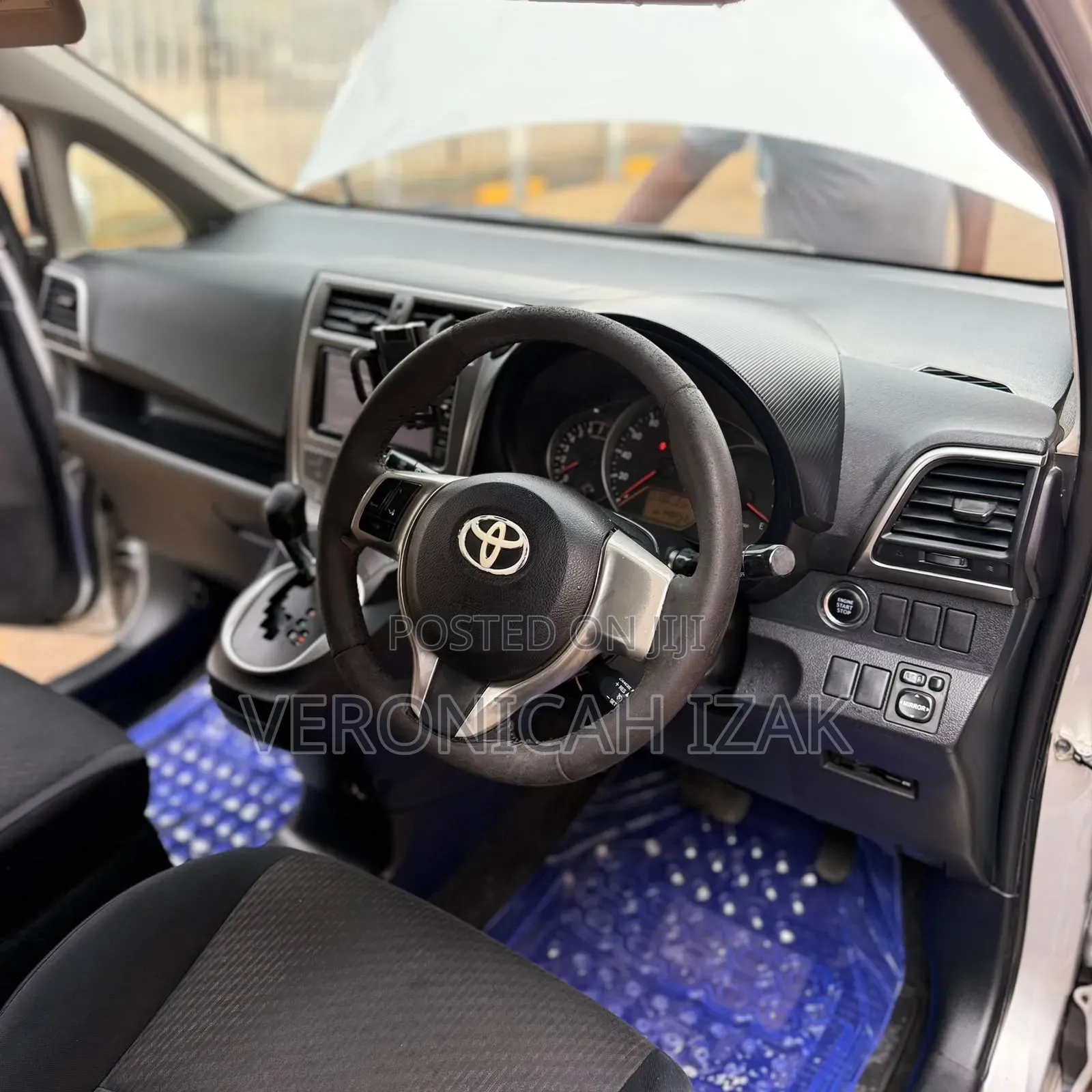 Toyota Ractis 2012 Silver