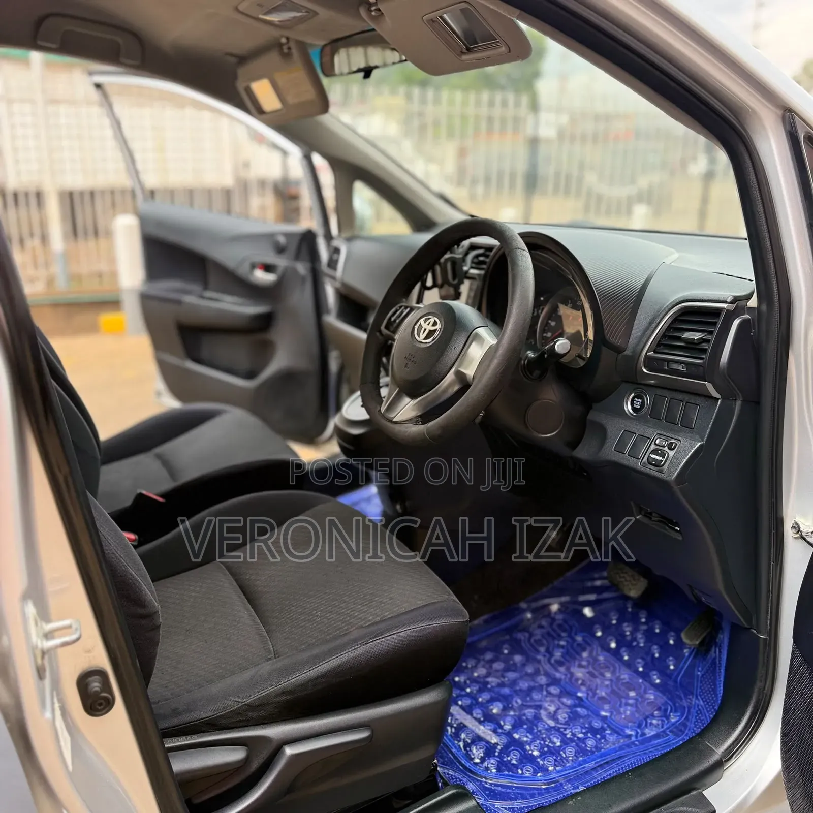 Toyota Ractis 2012 Silver
