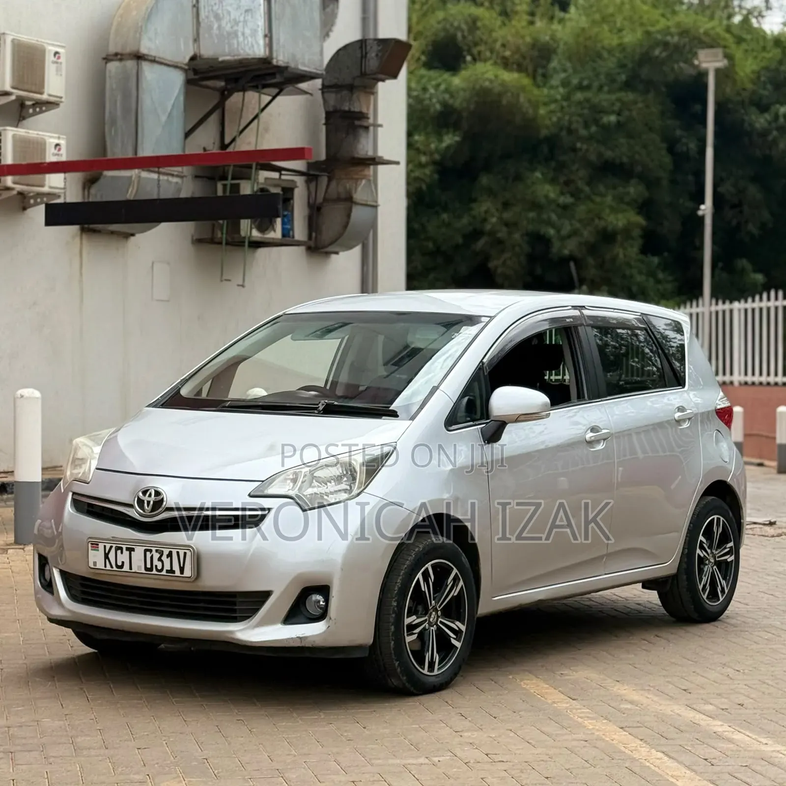Toyota Ractis 2012 Silver