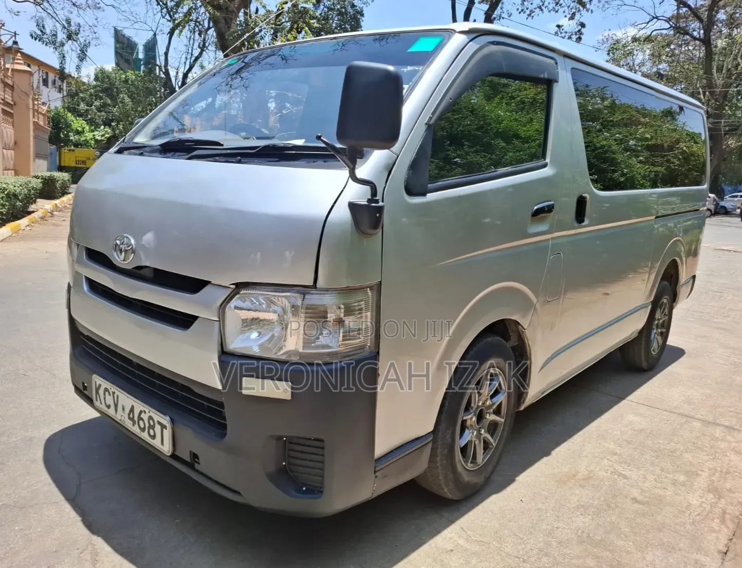 Toyota HiAce 2012 Silver