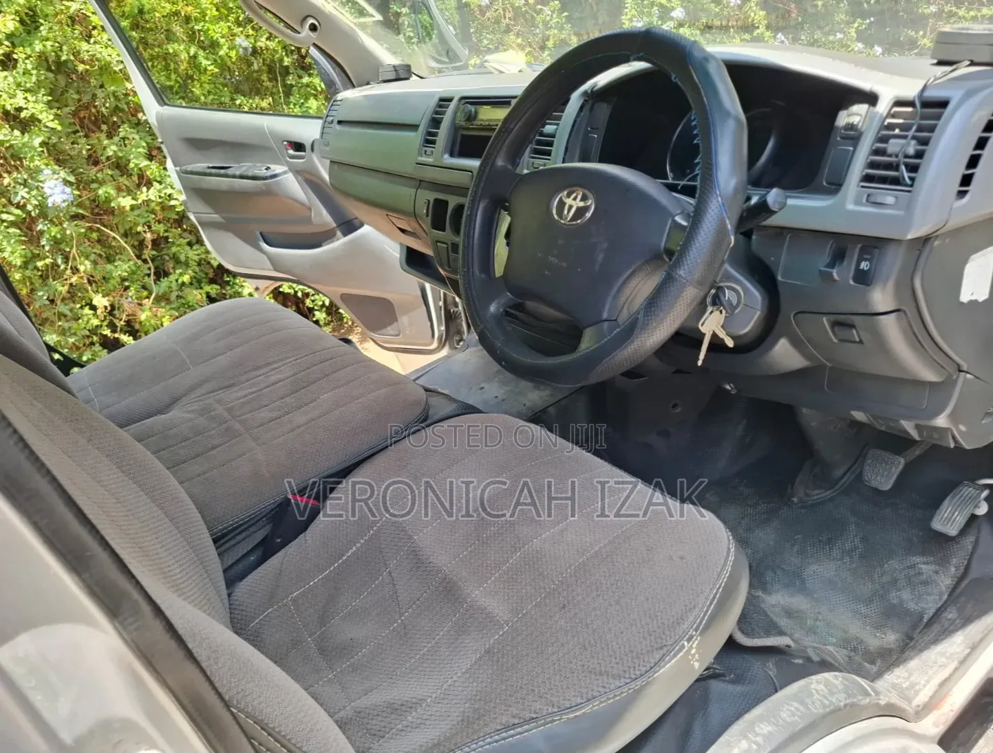 Toyota HiAce 2012 Silver