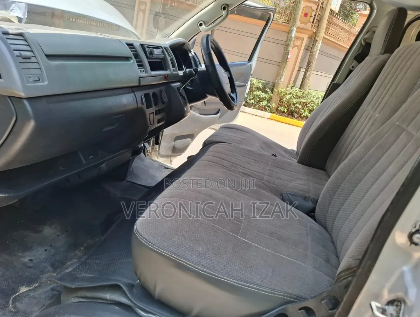 Toyota HiAce 2012 Silver