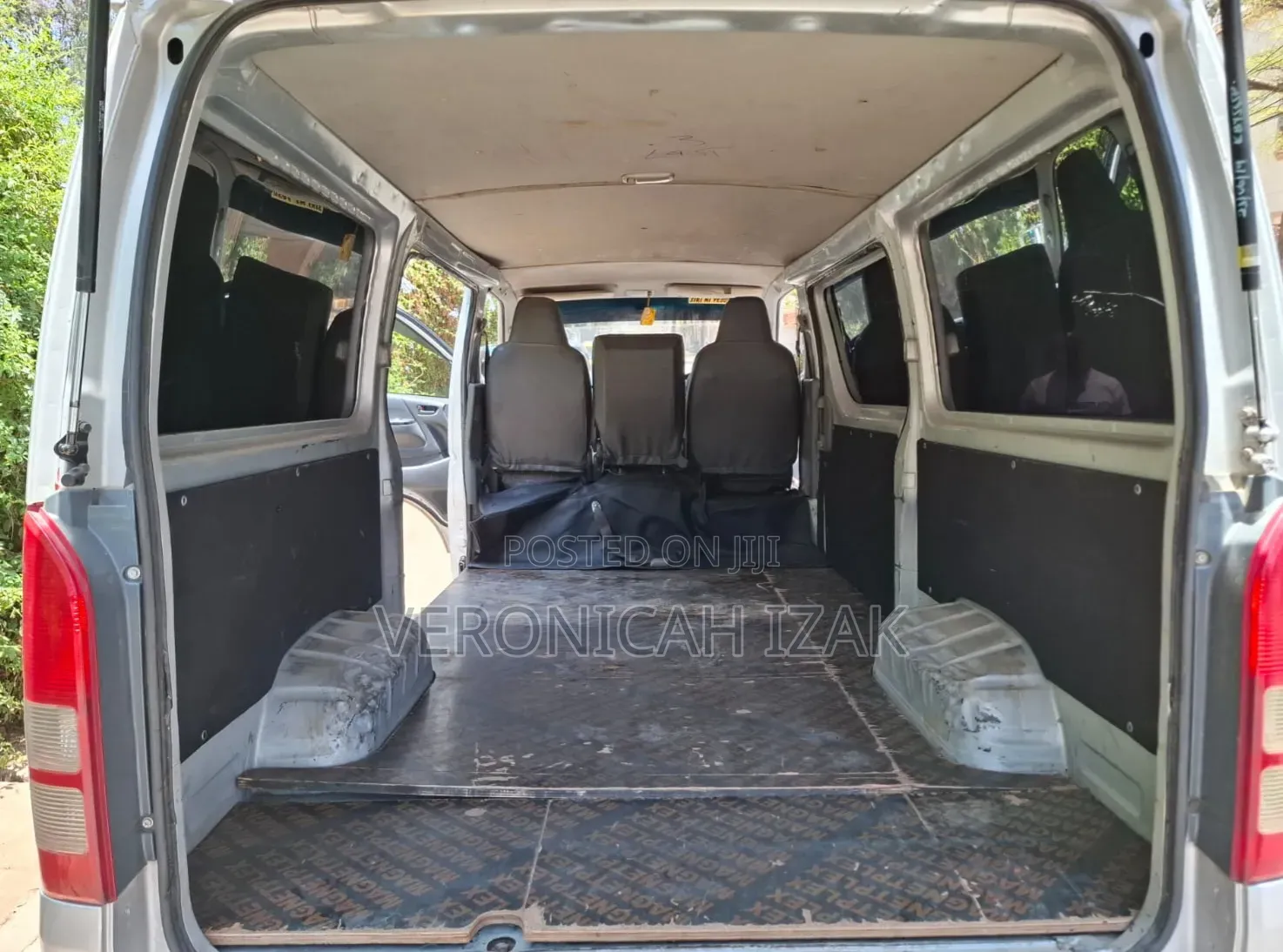 Toyota HiAce 2012 Silver