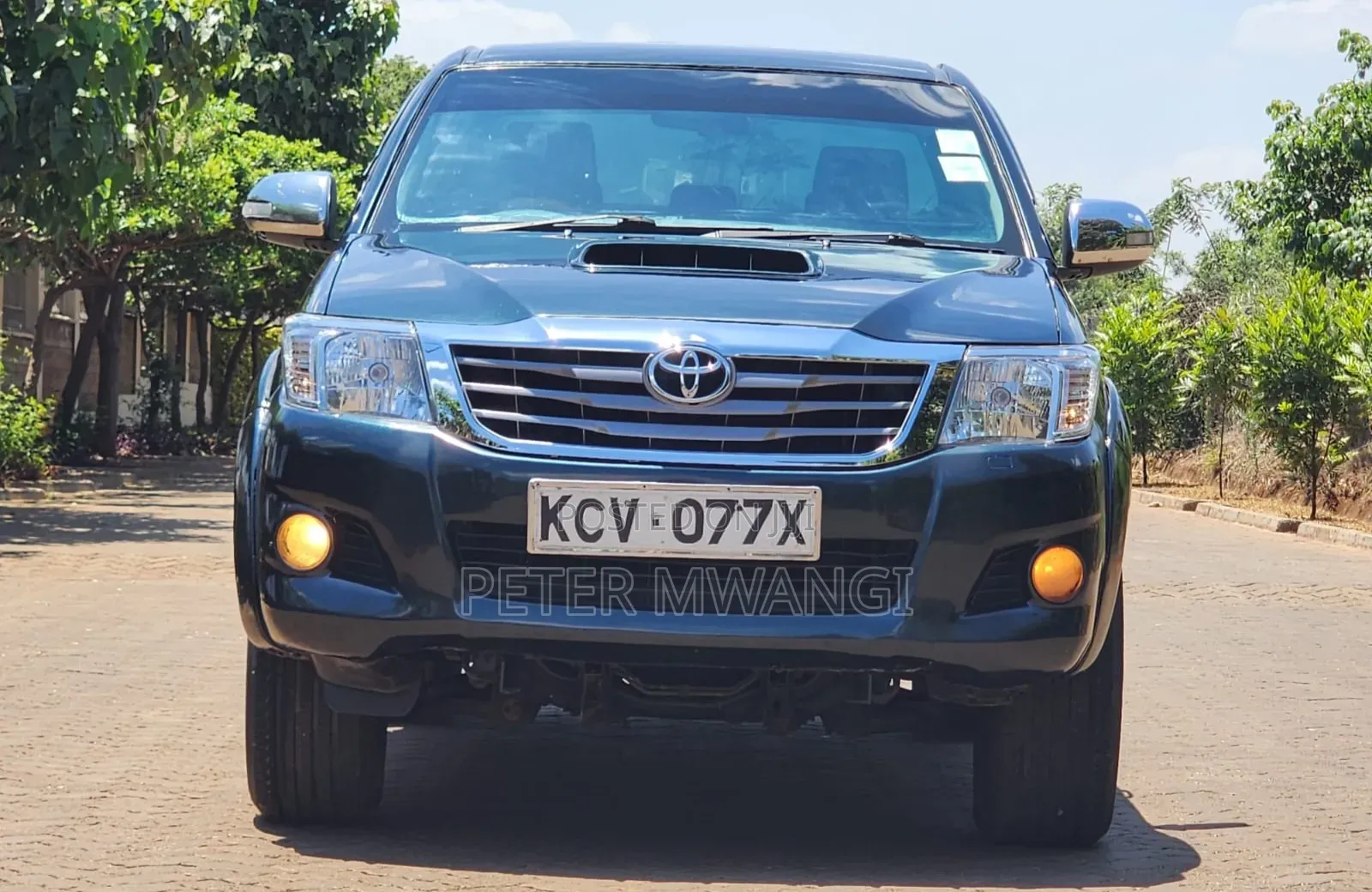 Toyota Hilux 2012 Gray