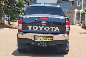 Toyota Hilux 2012 Gray