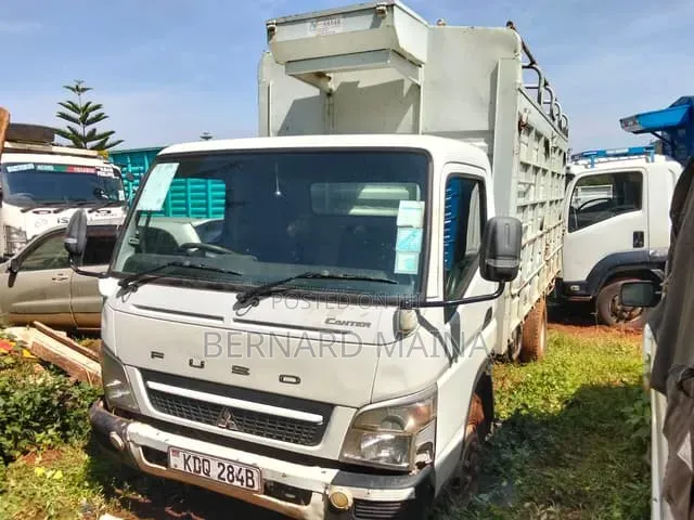 Mitsubishi Canter Fe 2023 White