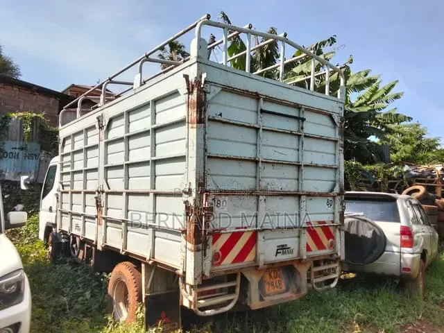Mitsubishi Canter Fe 2023 White