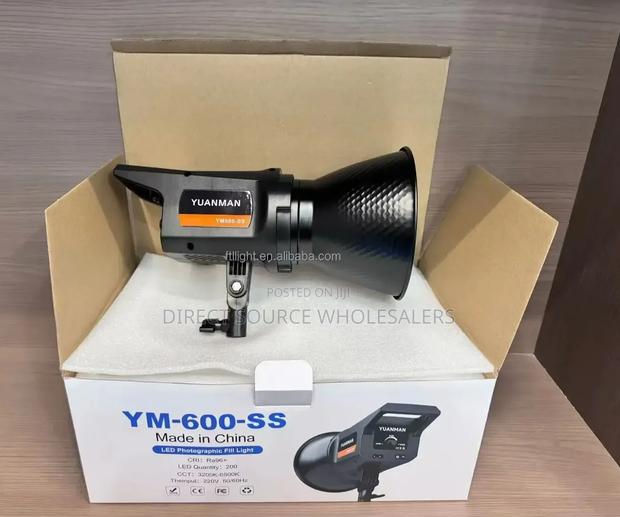YM-600-SS LED Video and Photography Light – Warm to Cool Lighting