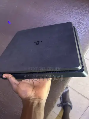 PS4 Chippped 500Gbwith 6 Games(Fc27,GtaV,Mk11Uncharted)Slim