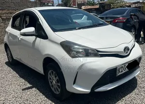 Toyota Vitz 1.3 FWD 5dr 2013 White
