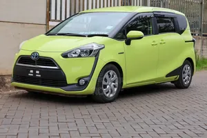 Toyota Sienta 2018 Green
