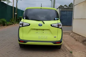 Toyota Sienta 2018 Green