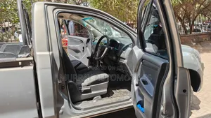 Isuzu D-MAX 2021 Gray
