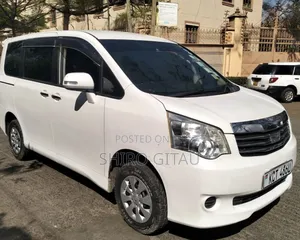 Toyota Noah 2011 White
